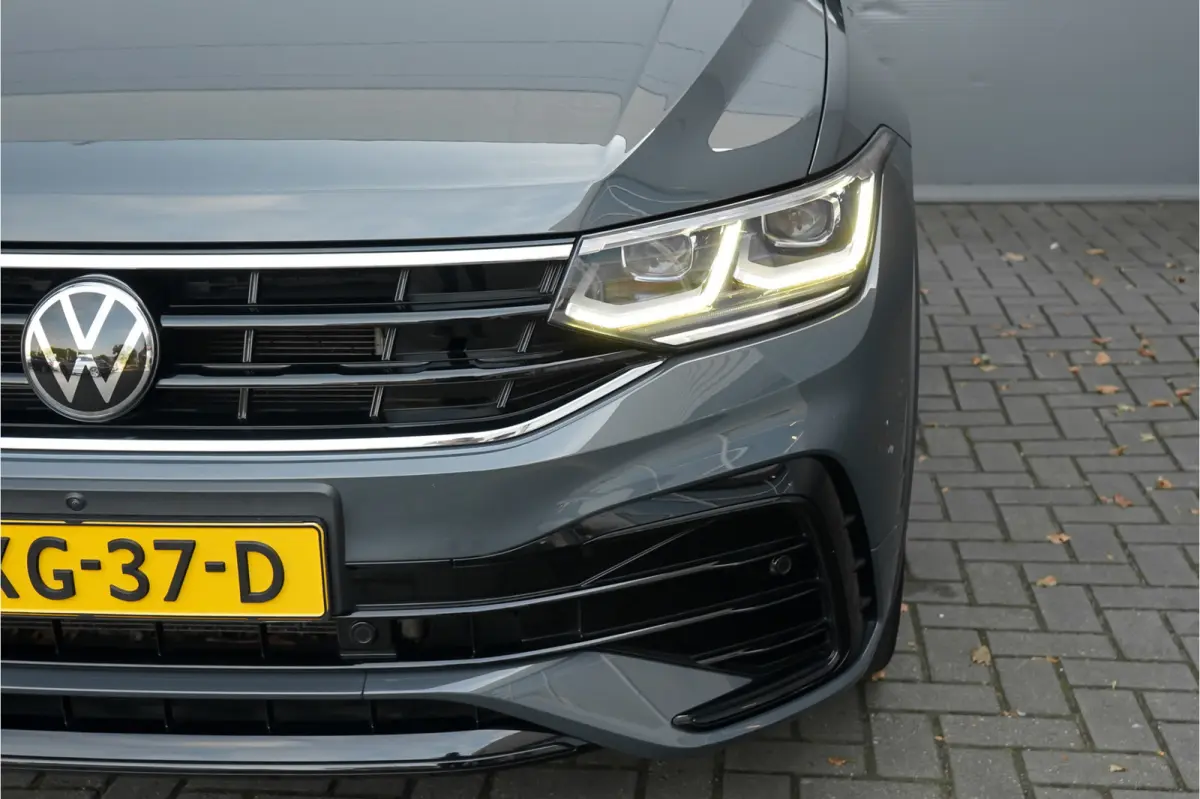 1.4 TSI eHybrid R-Line HUD Leder Memory Pano ACC Keyless 360° Black Pack 20"