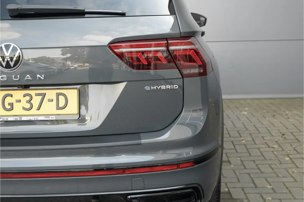 1.4 TSI eHybrid R-Line HUD Leder Memory Pano ACC Keyless 360° Black Pack 20"