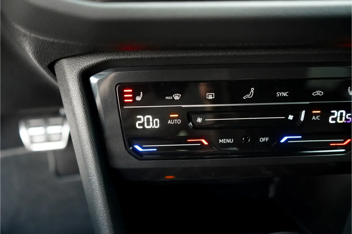 1.4 TSI eHybrid R-Line HUD Leder Memory Pano ACC Keyless 360° Black Pack 20"
