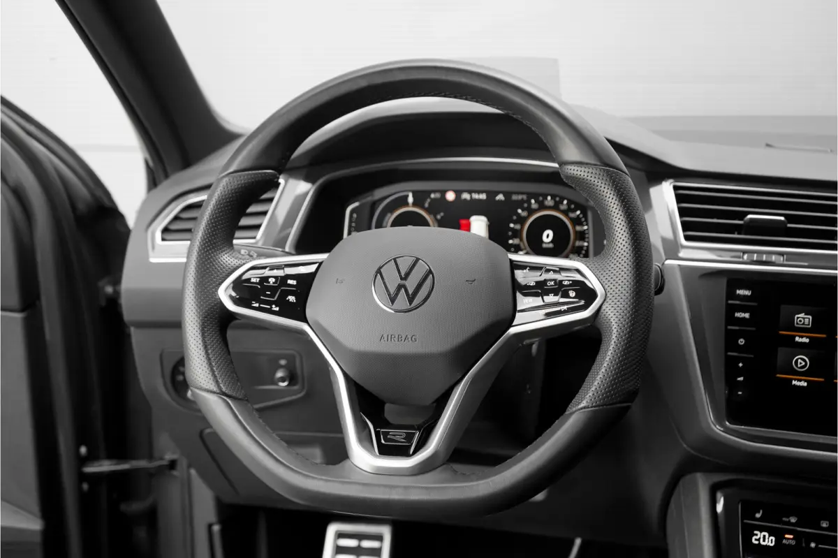 1.4 TSI eHybrid R-Line HUD Leder Memory Pano ACC Keyless 360° Black Pack 20"