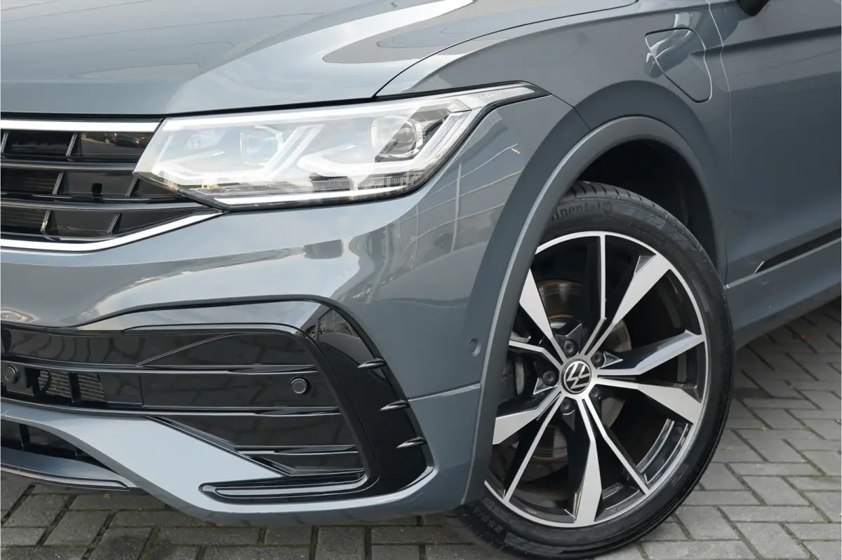1.4 TSI eHybrid R-Line HUD Leder Memory Pano ACC Keyless 360° Black Pack 20"