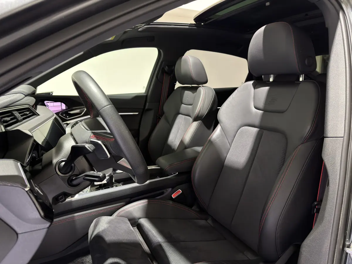55 quattro S Edition 115 kWh | 22kW lader | Panoramadak | Keyless | Matrix LED