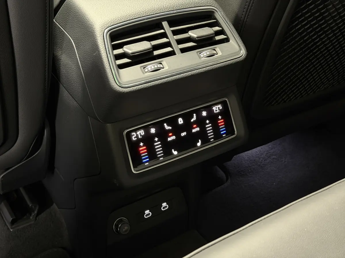 55 quattro S Edition 115 kWh | 22kW lader | Panoramadak | Keyless | Matrix LED
