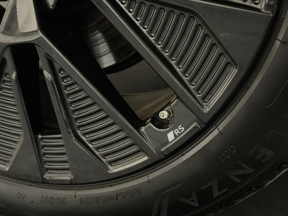 55 quattro S Edition 115 kWh | 22kW lader | Panoramadak | Keyless | Matrix LED
