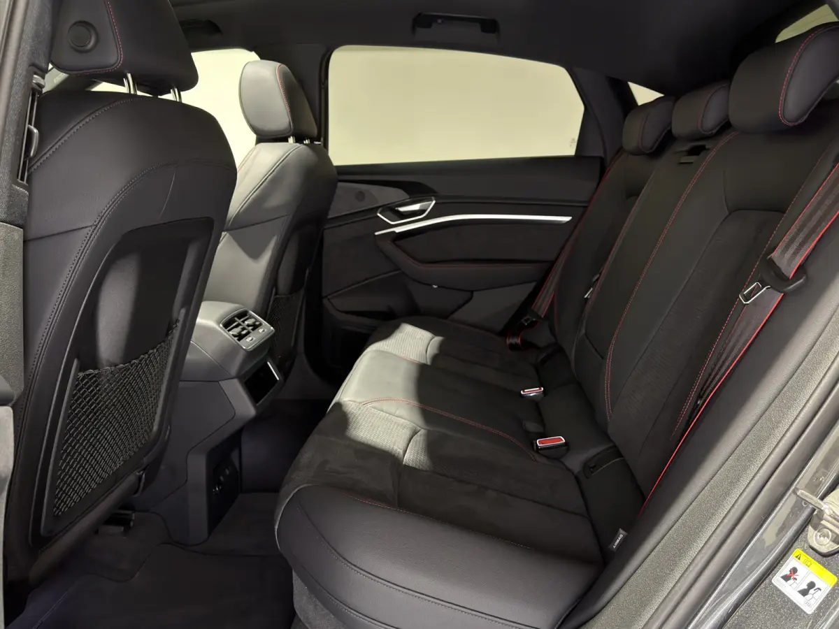 55 quattro S Edition 115 kWh | 22kW lader | Panoramadak | Keyless | Matrix LED