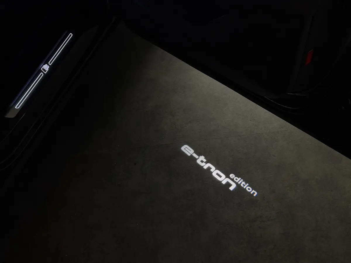 55 quattro S Edition 115 kWh | 22kW lader | Panoramadak | Keyless | Matrix LED