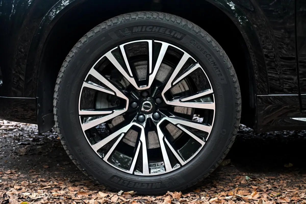2.0 T8 Recharge AWD Ultimate Bright| Long Range!|