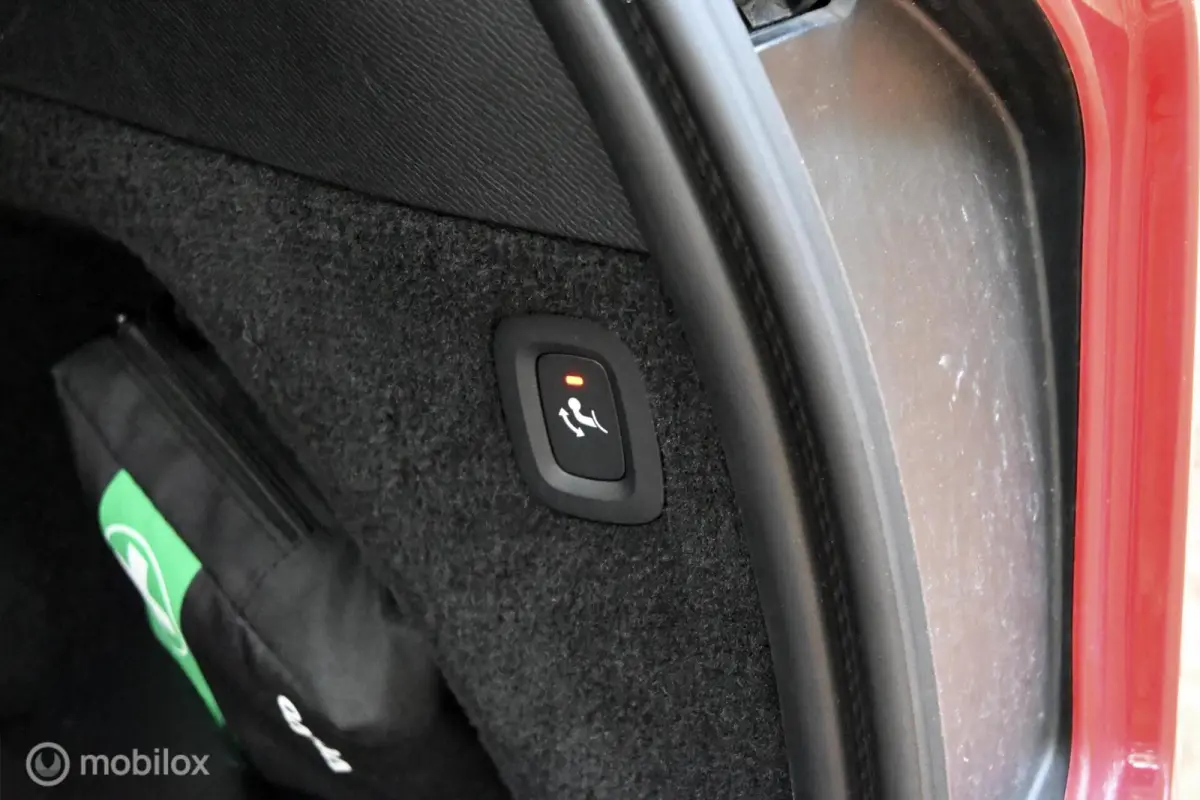 2.0 T8 Recharge AWD Ultimate Bright| Long Range!|