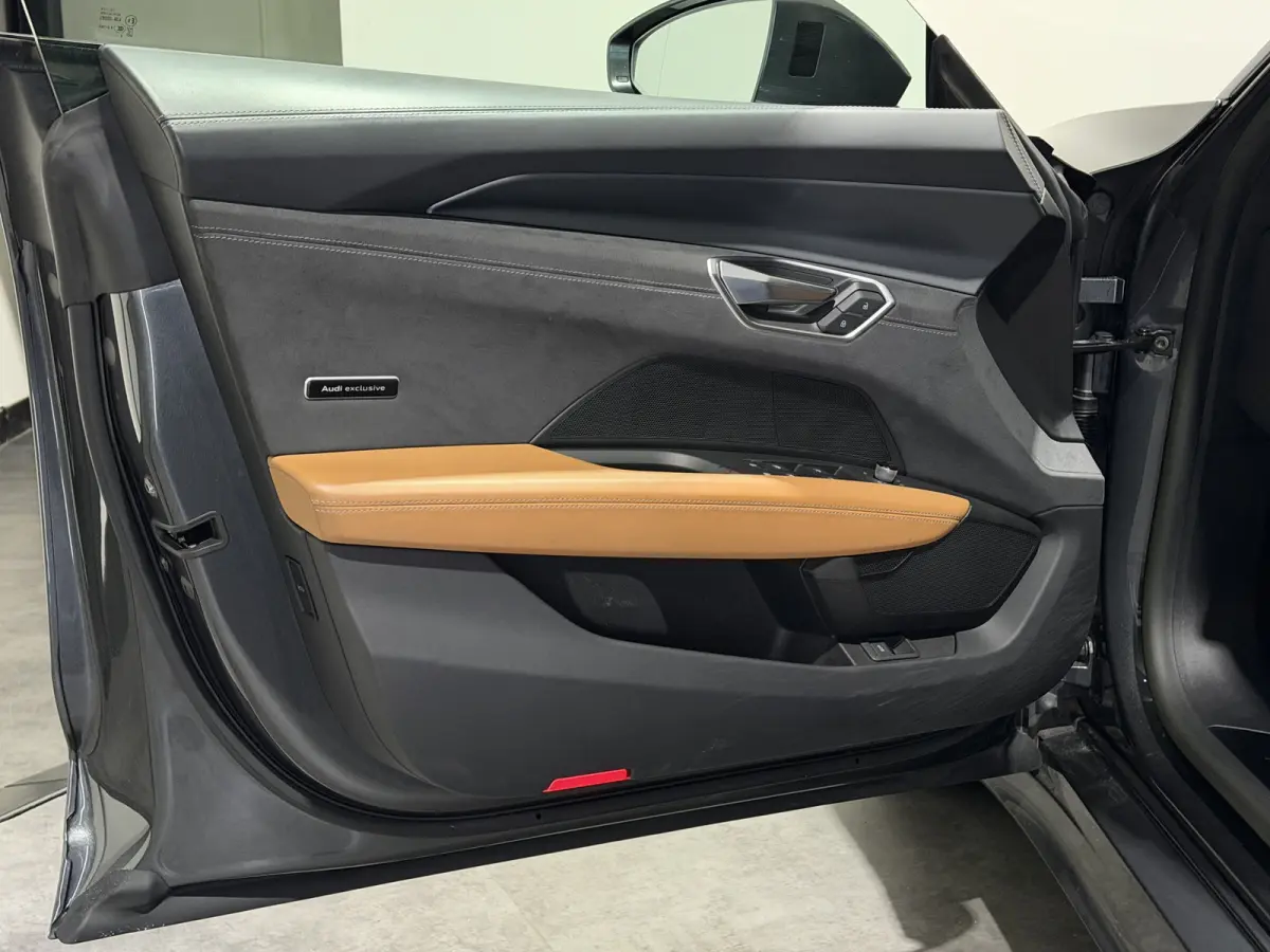 93 kWh | SOH 89% | Achterasbesturing | ACC | Nappa Leder | Laser LED