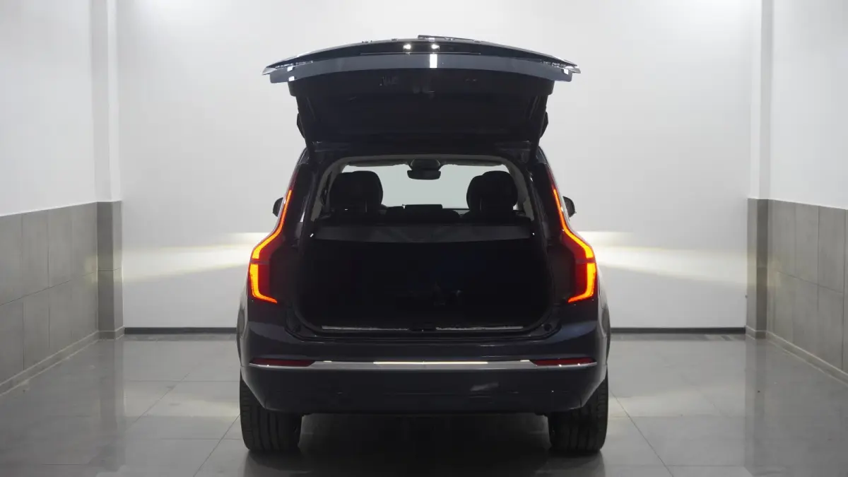 2.0 T8 Plug-in hybrid AWD Plus Bright ** FULL OPTIONS, PANO, TREKH, 21-inch LMV, H&K SOUND ** 41k onder NP - UNFALLFREI ** ** INFORMEER OOK NAAR ONZE AANTREKKELIJKE FINANCIAL-LEASE TARIEVEN 