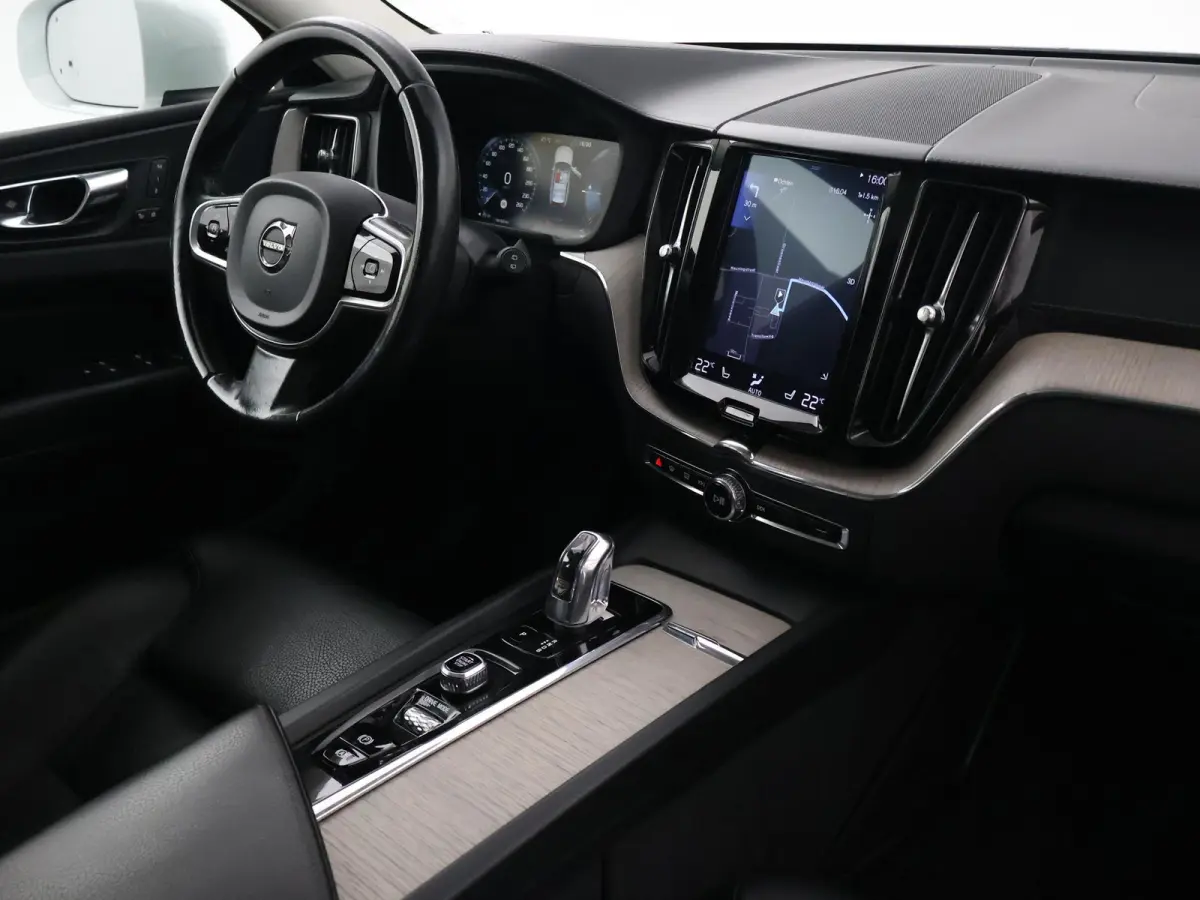 2.0 T8 TWIN ENGINE 390 PK AWD INSCRIPTION | TREKHAAK | PANORAMA | LEDER | 19 INCH