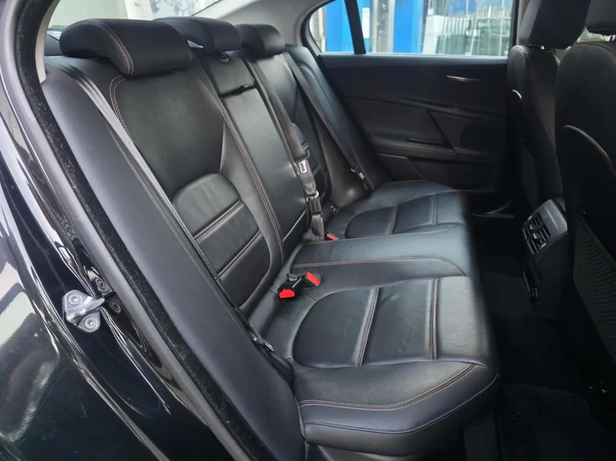 2.0 D Corporate Edition Prestige | Automaat | 81.433 km | Car-Pass | Leder | Stoelverwarming