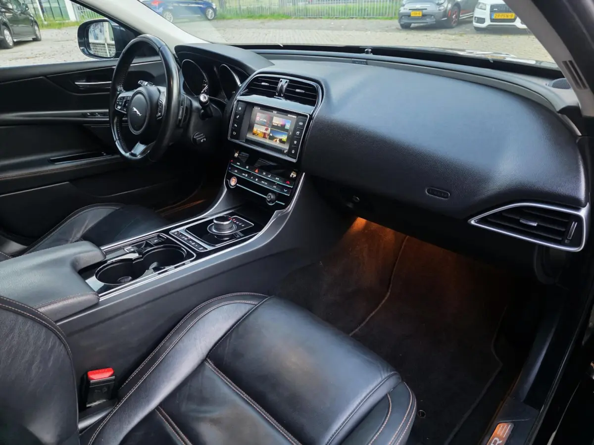 2.0 D Corporate Edition Prestige | Automaat | 81.433 km | Car-Pass | Leder | Stoelverwarming