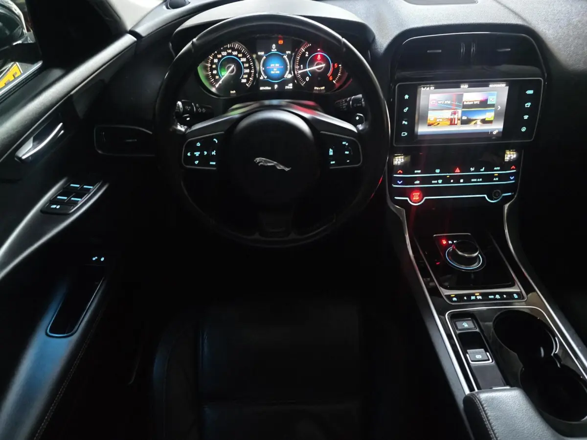 2.0 D Corporate Edition Prestige | Automaat | 81.433 km | Car-Pass | Leder | Stoelverwarming