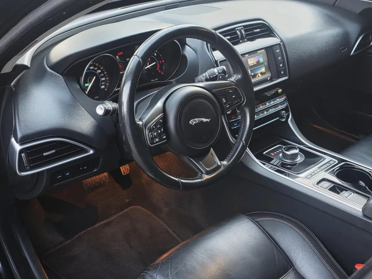 2.0 D Corporate Edition Prestige | Automaat | 81.433 km | Car-Pass | Leder | Stoelverwarming