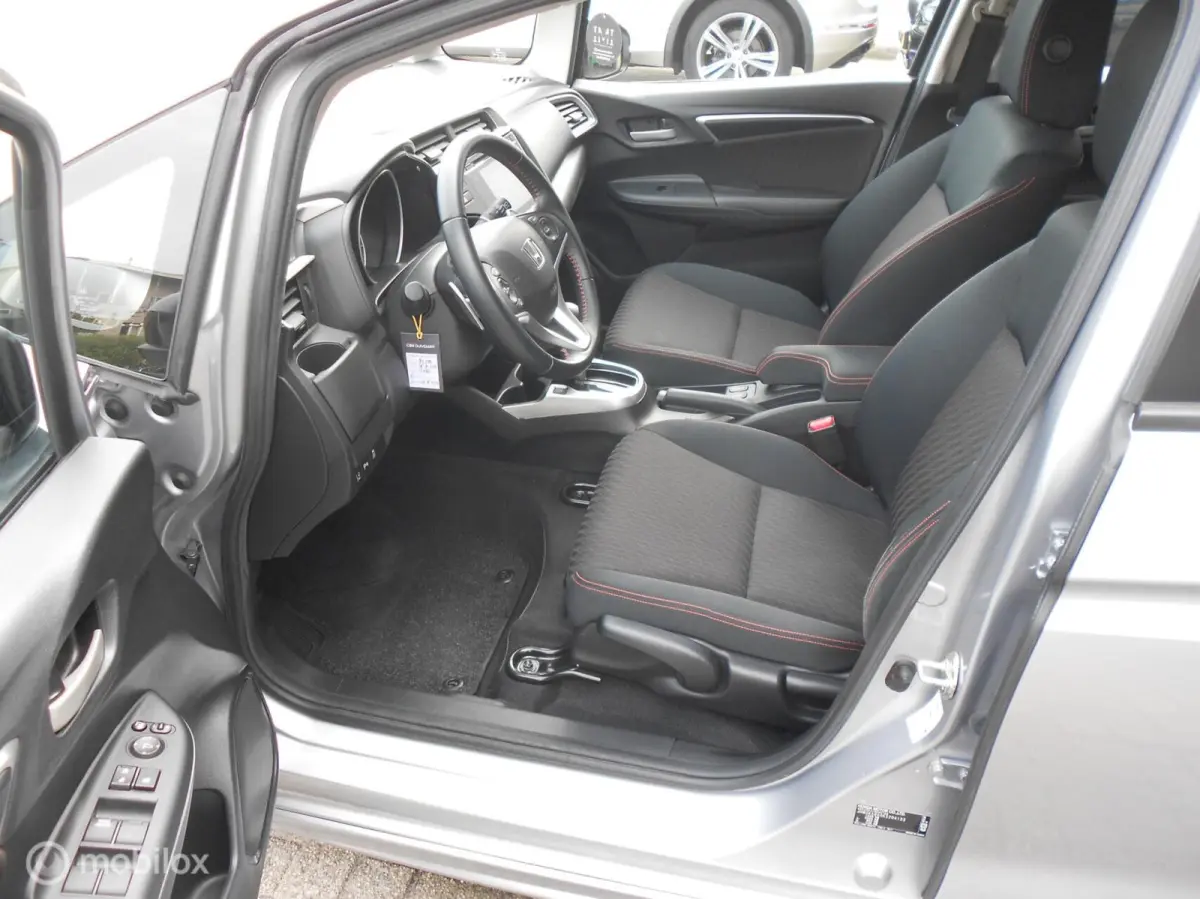 1.5 i-VTEC Dynamic Automaat 131 PK 68000 KM
