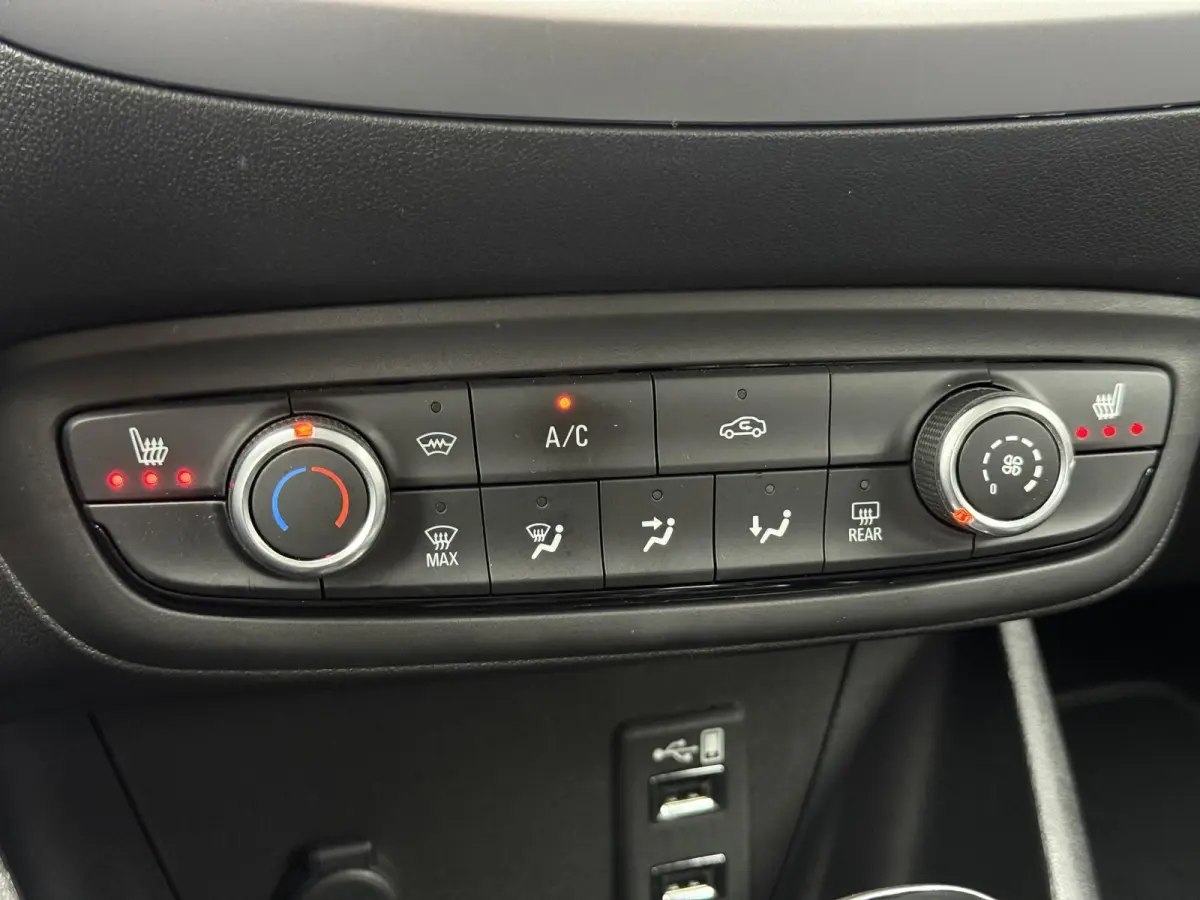 1.2 Turbo Innovation Navi|Carplay|Trekhaak|D-riem vv in 2024|Clima|Cruise|Stoelverwarming|N.A.P|APK tot 02-2027