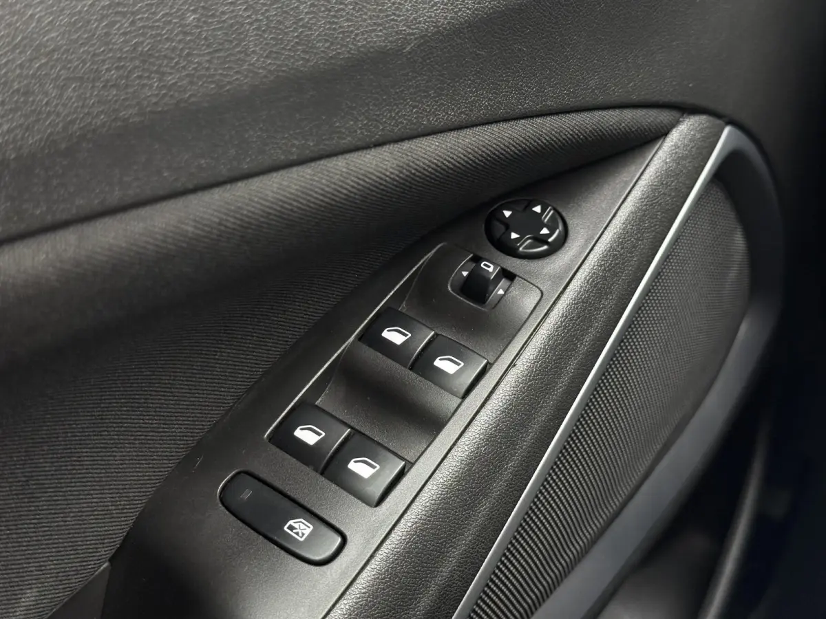 1.2 Turbo Innovation Navi|Carplay|Trekhaak|D-riem vv in 2024|Clima|Cruise|Stoelverwarming|N.A.P|APK tot 02-2027