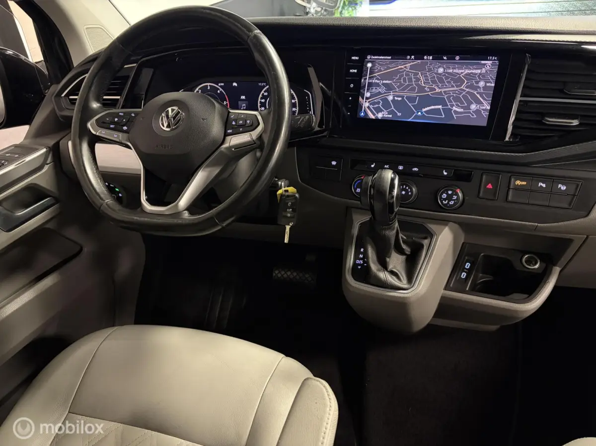 2.0 TDI L2H1 150 PK DUBBEL CABINE Highline BULLI 2x SCHUIFDEUR / AUTOMAAT / L2 / GESTOFFEERDE BAK / VIRTUAL DASH / LEDEREN INTERIEUR / 20'' LMV