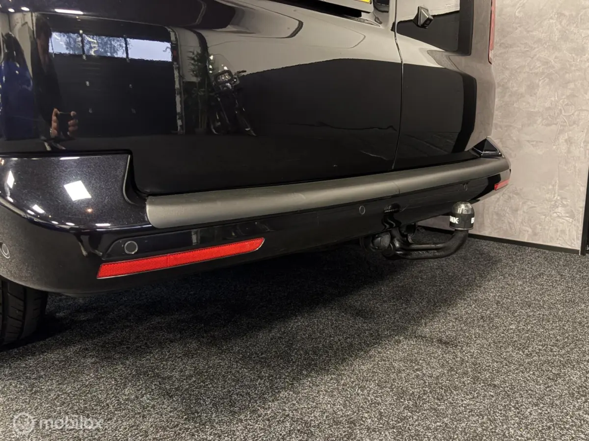 2.0 TDI L2H1 150 PK DUBBEL CABINE Highline BULLI 2x SCHUIFDEUR / AUTOMAAT / L2 / GESTOFFEERDE BAK / VIRTUAL DASH / LEDEREN INTERIEUR / 20'' LMV