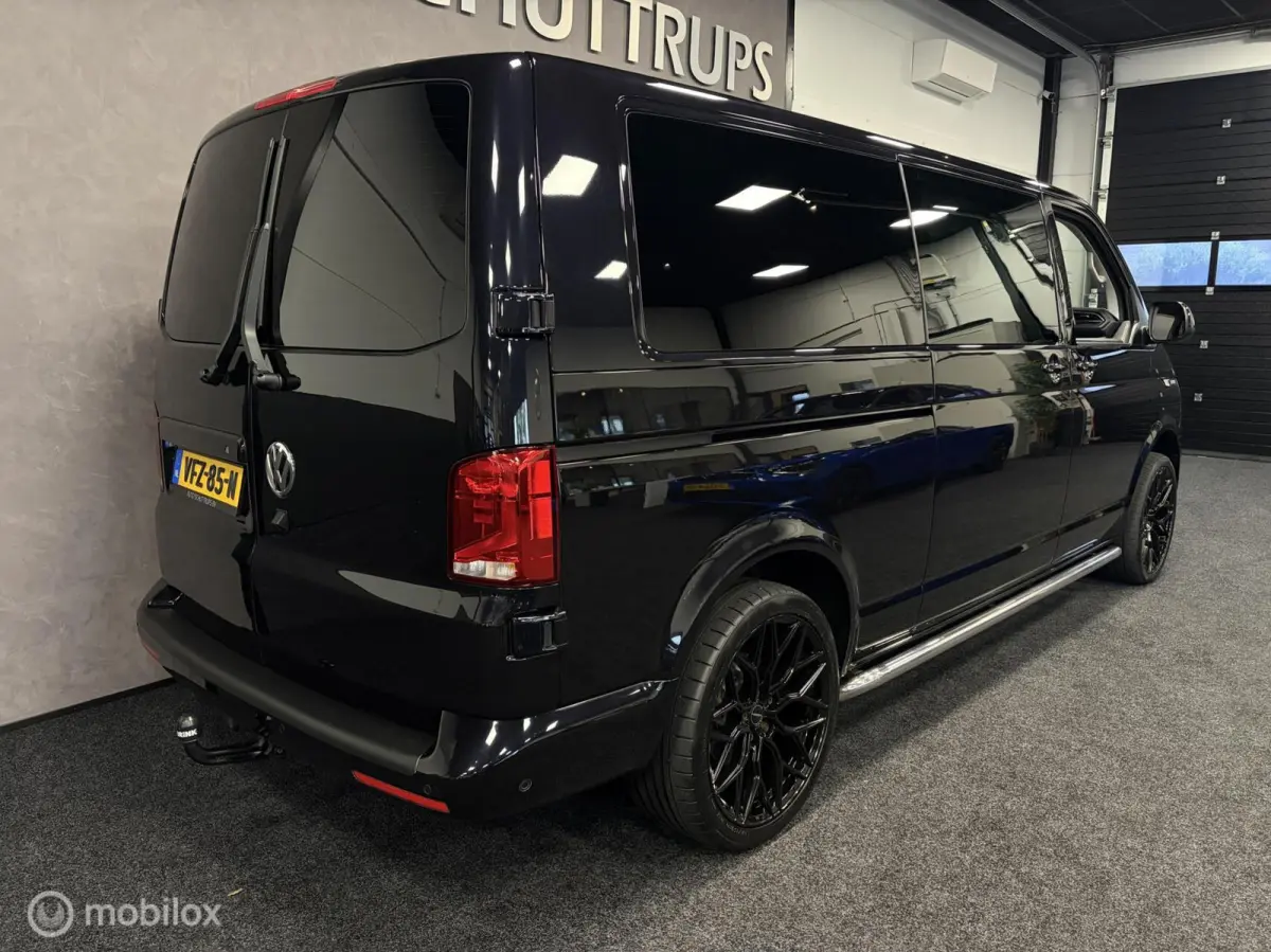 2.0 TDI L2H1 150 PK DUBBEL CABINE Highline BULLI 2x SCHUIFDEUR / AUTOMAAT / L2 / GESTOFFEERDE BAK / VIRTUAL DASH / LEDEREN INTERIEUR / 20'' LMV