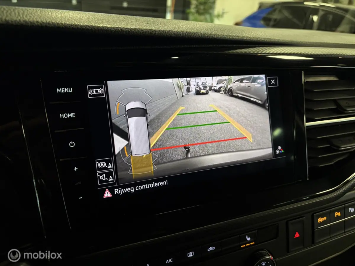 2.0 TDI L2H1 150 PK DUBBEL CABINE Highline BULLI 2x SCHUIFDEUR / AUTOMAAT / L2 / GESTOFFEERDE BAK / VIRTUAL DASH / LEDEREN INTERIEUR / 20'' LMV