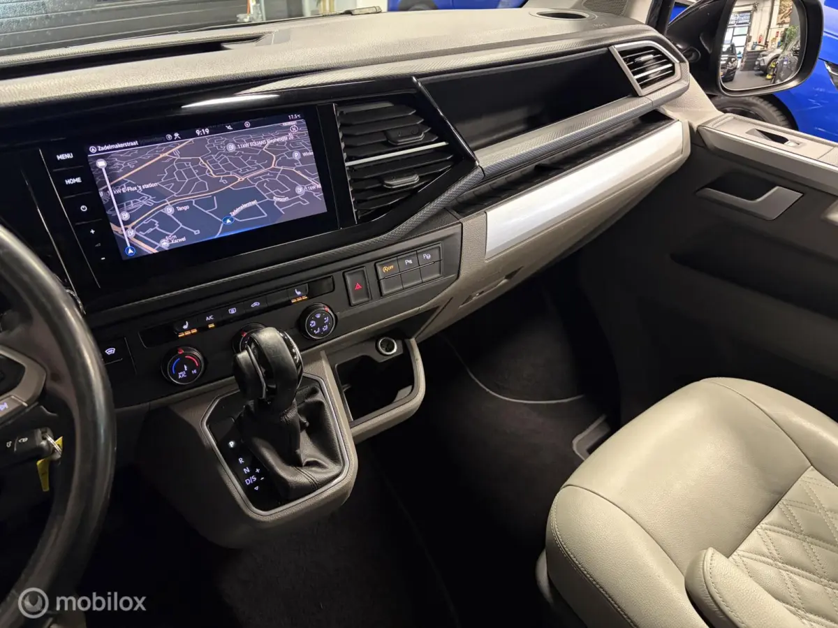 2.0 TDI L2H1 150 PK DUBBEL CABINE Highline BULLI 2x SCHUIFDEUR / AUTOMAAT / L2 / GESTOFFEERDE BAK / VIRTUAL DASH / LEDEREN INTERIEUR / 20'' LMV