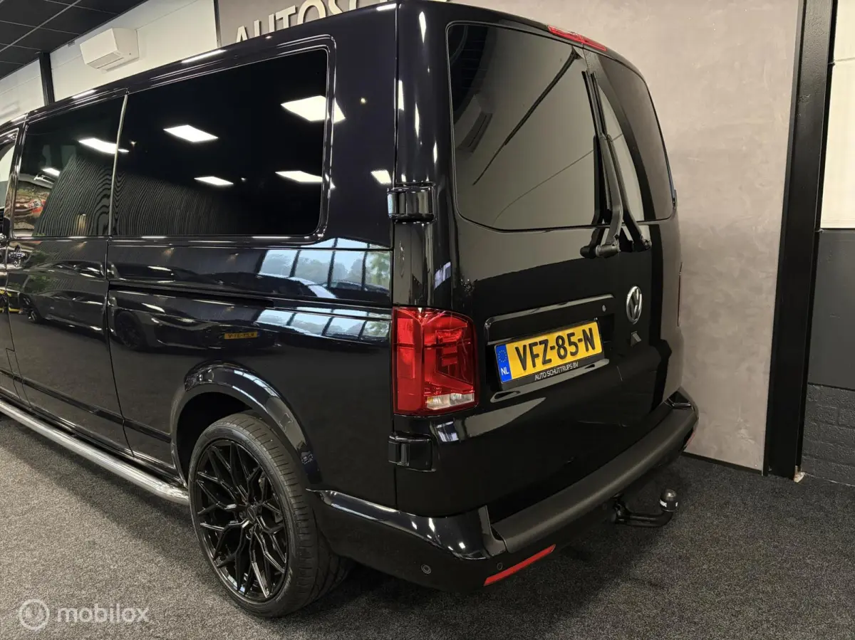 2.0 TDI L2H1 150 PK DUBBEL CABINE Highline BULLI 2x SCHUIFDEUR / AUTOMAAT / L2 / GESTOFFEERDE BAK / VIRTUAL DASH / LEDEREN INTERIEUR / 20'' LMV