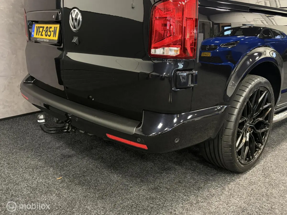 2.0 TDI L2H1 150 PK DUBBEL CABINE Highline BULLI 2x SCHUIFDEUR / AUTOMAAT / L2 / GESTOFFEERDE BAK / VIRTUAL DASH / LEDEREN INTERIEUR / 20'' LMV