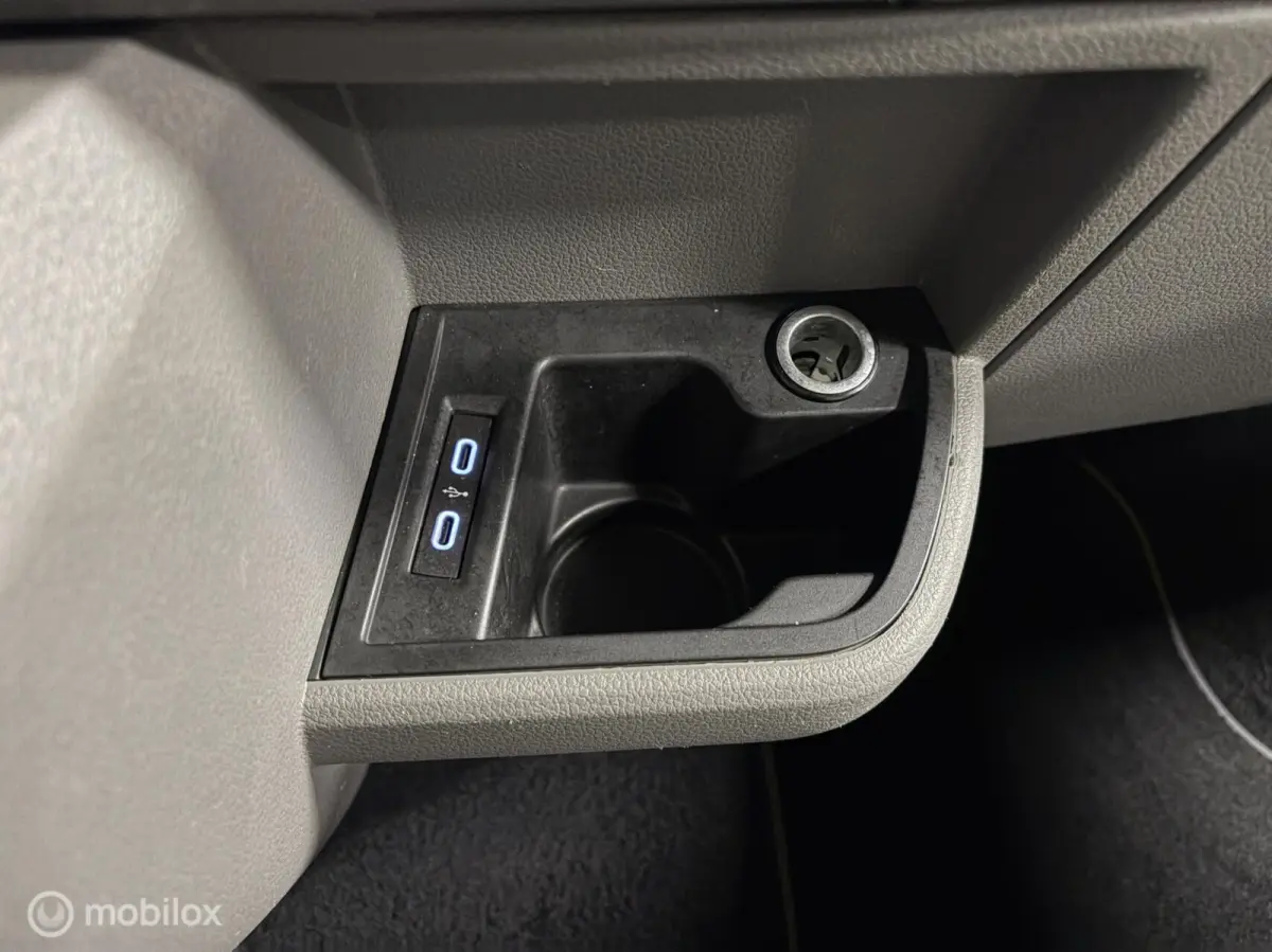 2.0 TDI L2H1 150 PK DUBBEL CABINE Highline BULLI 2x SCHUIFDEUR / AUTOMAAT / L2 / GESTOFFEERDE BAK / VIRTUAL DASH / LEDEREN INTERIEUR / 20'' LMV