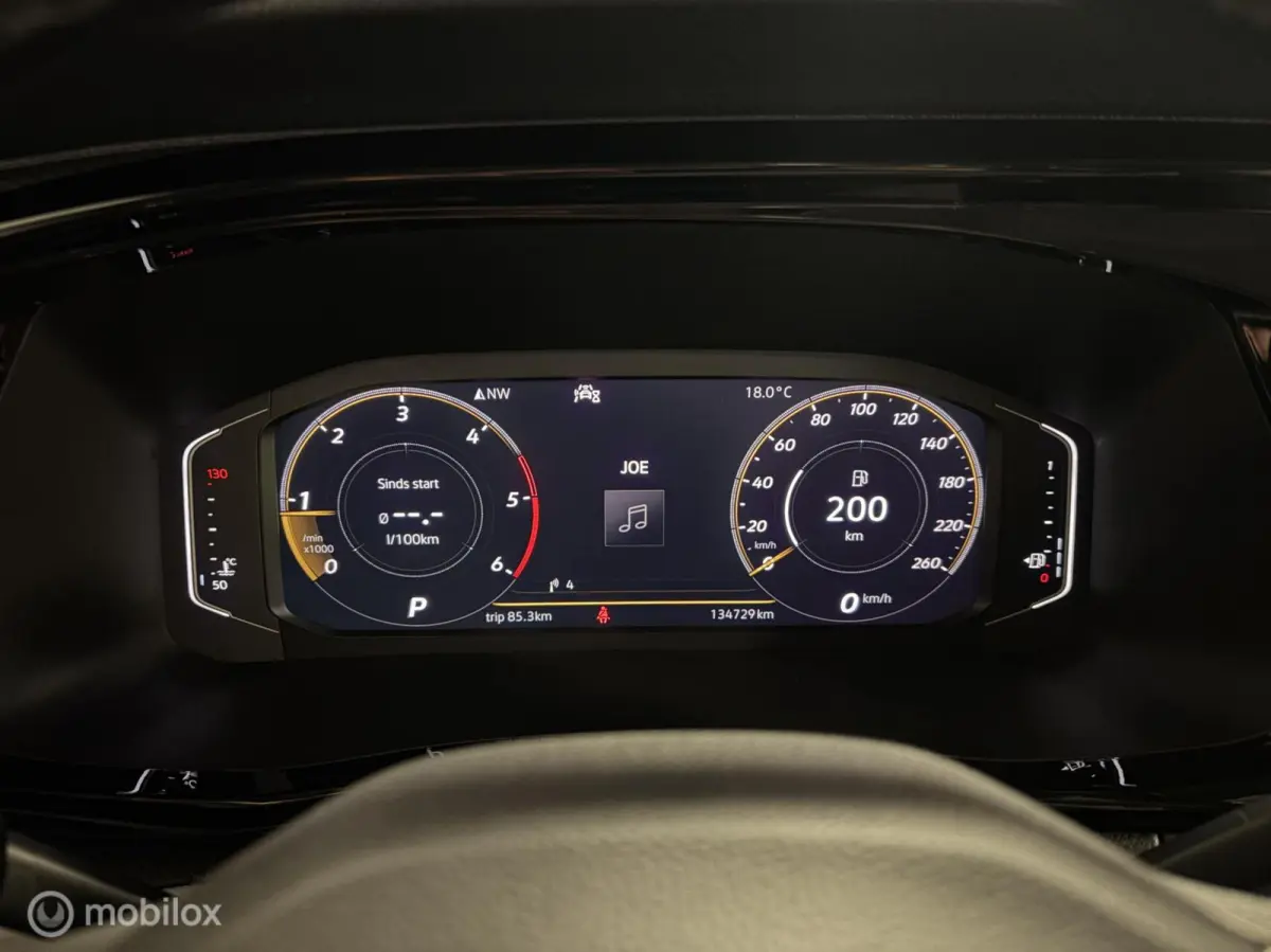 2.0 TDI L2H1 150 PK DUBBEL CABINE Highline BULLI 2x SCHUIFDEUR / AUTOMAAT / L2 / GESTOFFEERDE BAK / VIRTUAL DASH / LEDEREN INTERIEUR / 20'' LMV