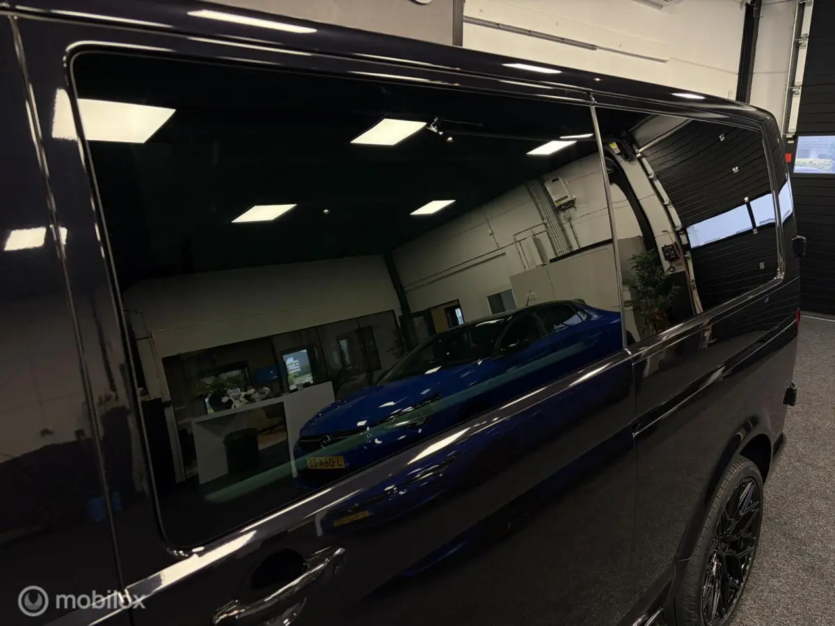 2.0 TDI L2H1 150 PK DUBBEL CABINE Highline BULLI 2x SCHUIFDEUR / AUTOMAAT / L2 / GESTOFFEERDE BAK / VIRTUAL DASH / LEDEREN INTERIEUR / 20'' LMV