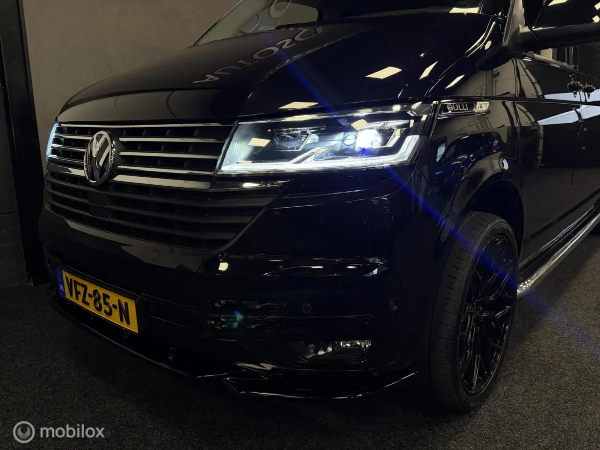 2.0 TDI L2H1 150 PK DUBBEL CABINE Highline BULLI 2x SCHUIFDEUR / AUTOMAAT / L2 / GESTOFFEERDE BAK / VIRTUAL DASH / LEDEREN INTERIEUR / 20'' LMV