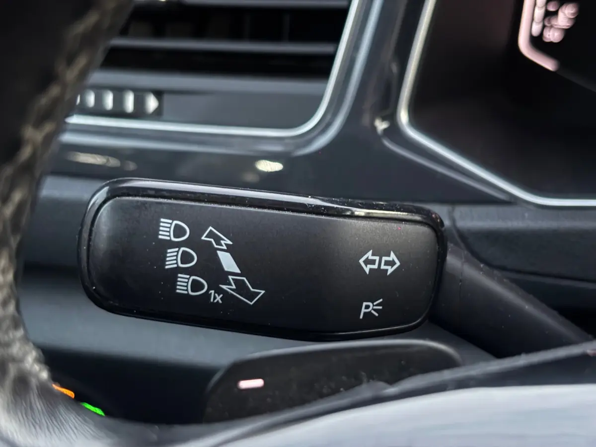 1.5 TSI Sport Business R,Apple Carplay navigatie,Pano,Camera,Climate Control