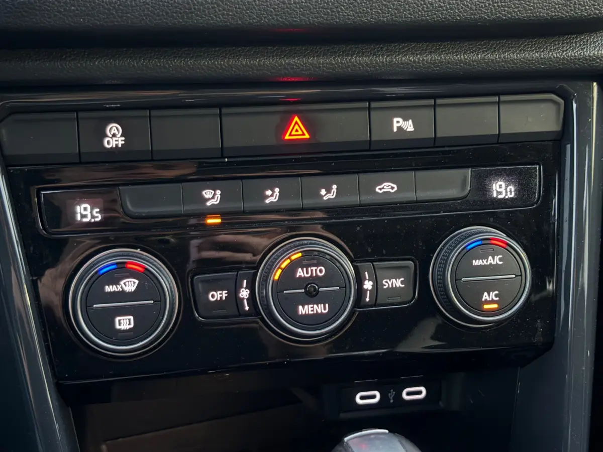 1.5 TSI Sport Business R,Apple Carplay navigatie,Pano,Camera,Climate Control