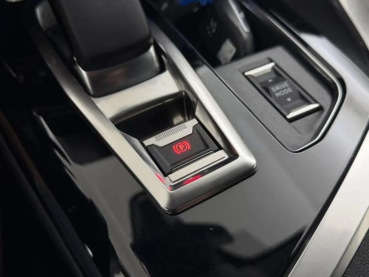 1.6 HYbrid 225pk Allure Camera/Keyless/4S.Banden/ Nav/Stoelverw./CarPlay/Led/H.Leder