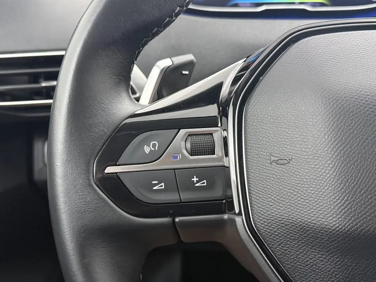1.6 HYbrid 225pk Allure Camera/Keyless/4S.Banden/ Nav/Stoelverw./CarPlay/Led/H.Leder
