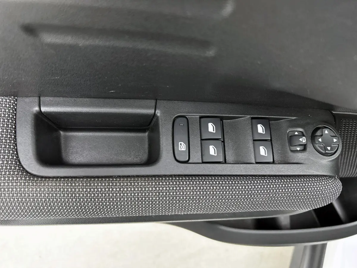 1.2 110pk S&S Business | Trekhaak | Apple Carplay/Android Auto | Climate Control | Cruise Control | Bluetooth | LED | Isofix | Parkeersensoren |