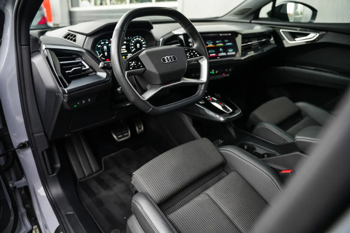 50 Quattro 299 pk 77 kWh S-Edition/ BTW-Auto/ Pano-Dak/ AR-Head-Up/ Sonos/ Matrix-Led/ Adap.Cruise/ Sport-Stoelen/ Stoel.Verw/ Camera/ 21'' LMV