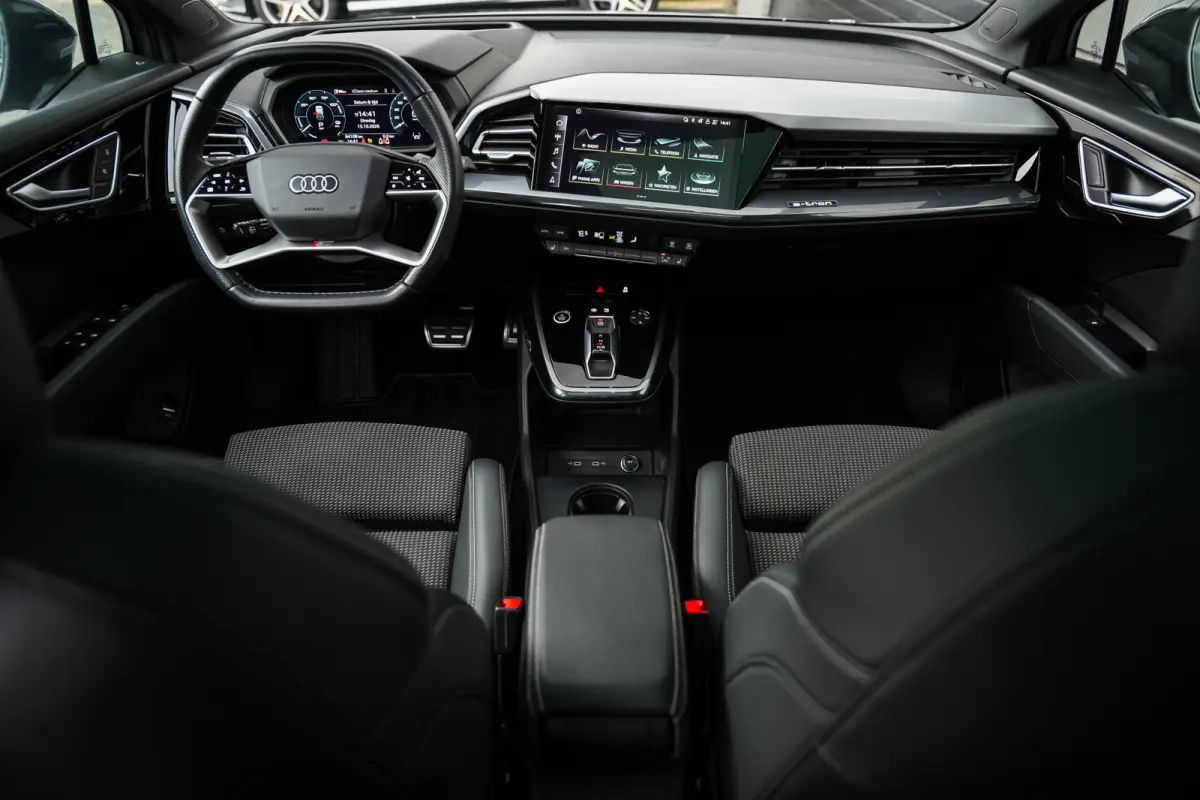 50 Quattro 299 pk 77 kWh S-Edition/ BTW-Auto/ Pano-Dak/ AR-Head-Up/ Sonos/ Matrix-Led/ Adap.Cruise/ Sport-Stoelen/ Stoel.Verw/ Camera/ 21'' LMV