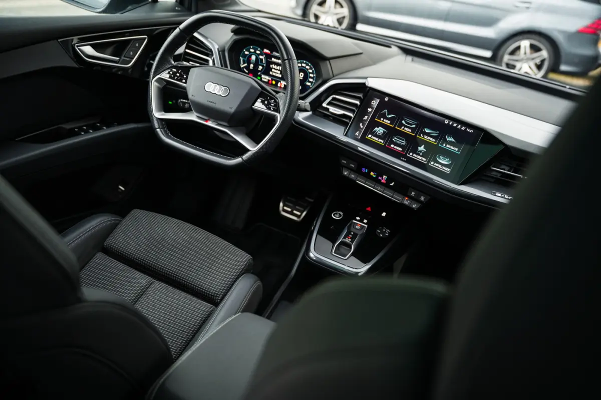 50 Quattro 299 pk 77 kWh S-Edition/ BTW-Auto/ Pano-Dak/ AR-Head-Up/ Sonos/ Matrix-Led/ Adap.Cruise/ Sport-Stoelen/ Stoel.Verw/ Camera/ 21'' LMV