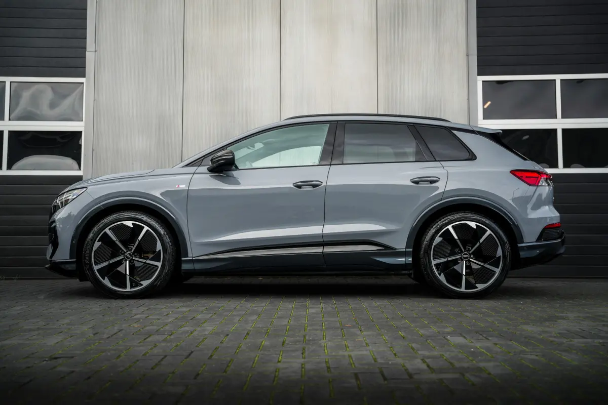 50 Quattro 299 pk 77 kWh S-Edition/ BTW-Auto/ Pano-Dak/ AR-Head-Up/ Sonos/ Matrix-Led/ Adap.Cruise/ Sport-Stoelen/ Stoel.Verw/ Camera/ 21'' LMV