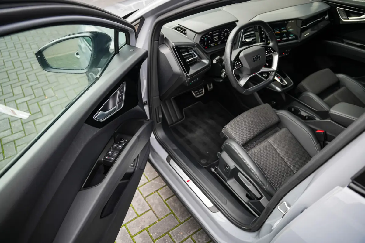 50 Quattro 299 pk 77 kWh S-Edition/ BTW-Auto/ Pano-Dak/ AR-Head-Up/ Sonos/ Matrix-Led/ Adap.Cruise/ Sport-Stoelen/ Stoel.Verw/ Camera/ 21'' LMV