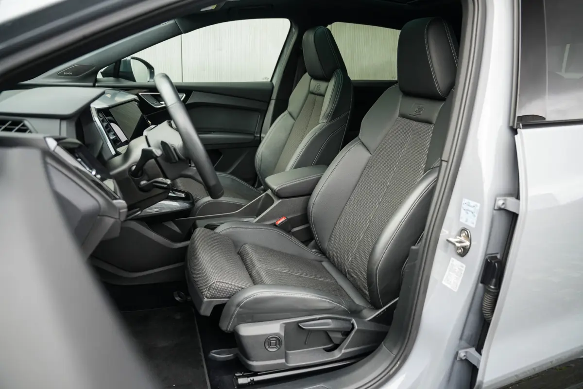 50 Quattro 299 pk 77 kWh S-Edition/ BTW-Auto/ Pano-Dak/ AR-Head-Up/ Sonos/ Matrix-Led/ Adap.Cruise/ Sport-Stoelen/ Stoel.Verw/ Camera/ 21'' LMV