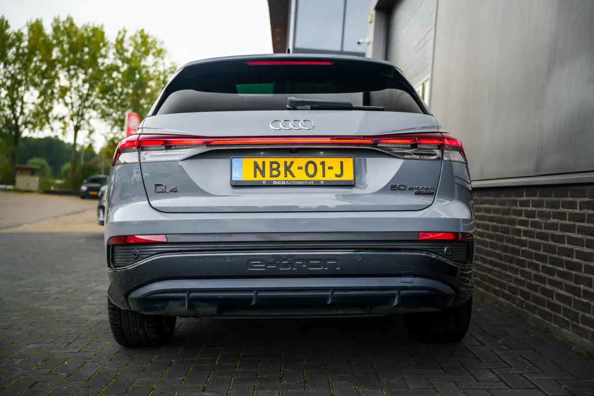 50 Quattro 299 pk 77 kWh S-Edition/ BTW-Auto/ Pano-Dak/ AR-Head-Up/ Sonos/ Matrix-Led/ Adap.Cruise/ Sport-Stoelen/ Stoel.Verw/ Camera/ 21'' LMV