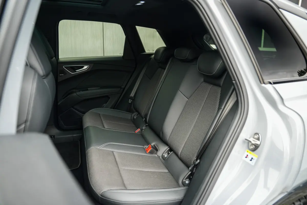 50 Quattro 299 pk 77 kWh S-Edition/ BTW-Auto/ Pano-Dak/ AR-Head-Up/ Sonos/ Matrix-Led/ Adap.Cruise/ Sport-Stoelen/ Stoel.Verw/ Camera/ 21'' LMV
