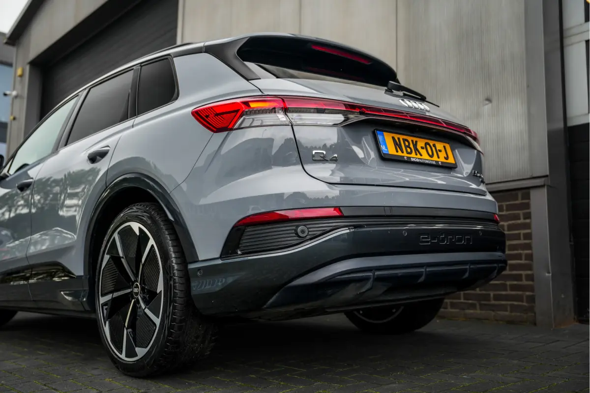 50 Quattro 299 pk 77 kWh S-Edition/ BTW-Auto/ Pano-Dak/ AR-Head-Up/ Sonos/ Matrix-Led/ Adap.Cruise/ Sport-Stoelen/ Stoel.Verw/ Camera/ 21'' LMV
