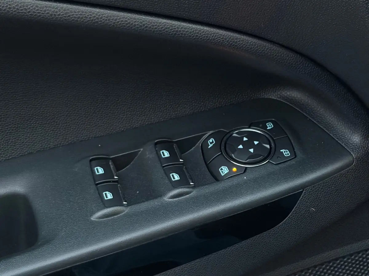 1.0 EcoBoost Titanium,Navigatie,Stoel/Stuurverwaming,Apple Carplay/ Android Auto
