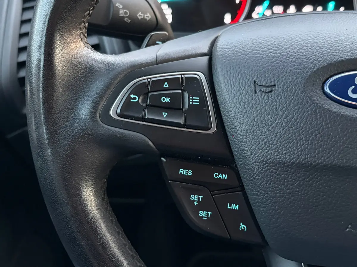 1.0 EcoBoost Titanium,Navigatie,Stoel/Stuurverwaming,Apple Carplay/ Android Auto