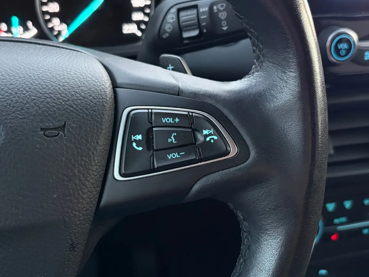 1.0 EcoBoost Titanium,Navigatie,Stoel/Stuurverwaming,Apple Carplay/ Android Auto